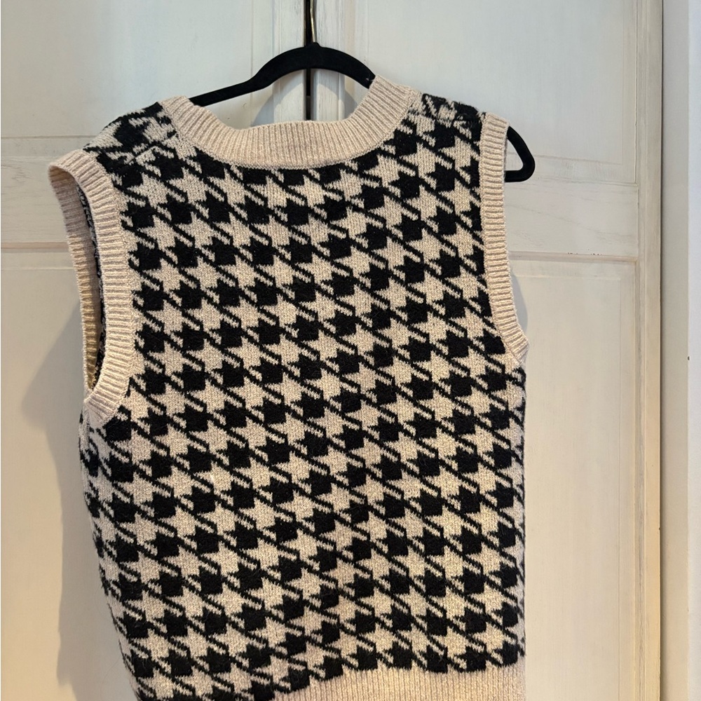 Houndstooth Patterned Sweater Vest - image 2